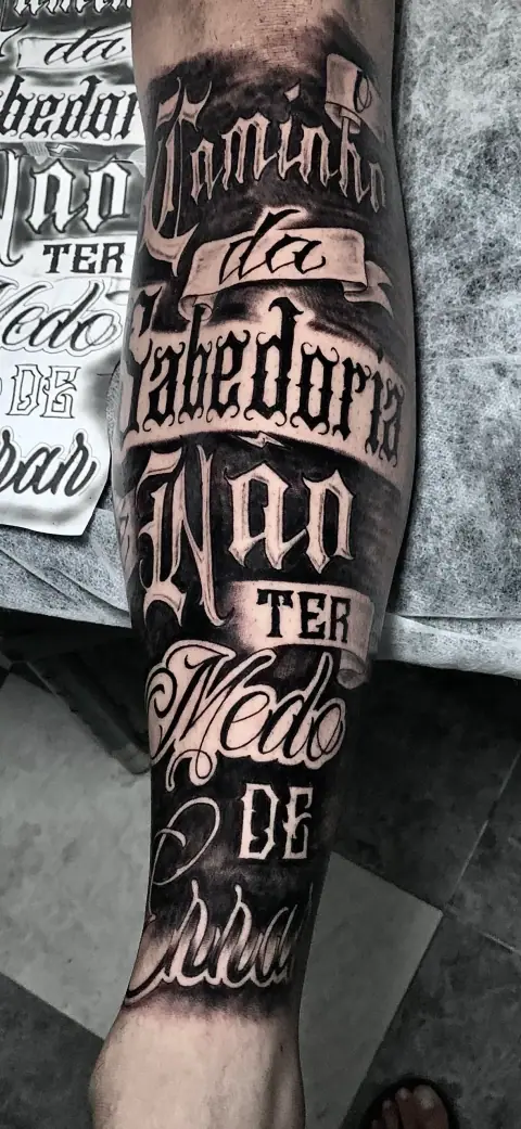 Tatuaje de lettering caligráfico — La Kantera, Alzira