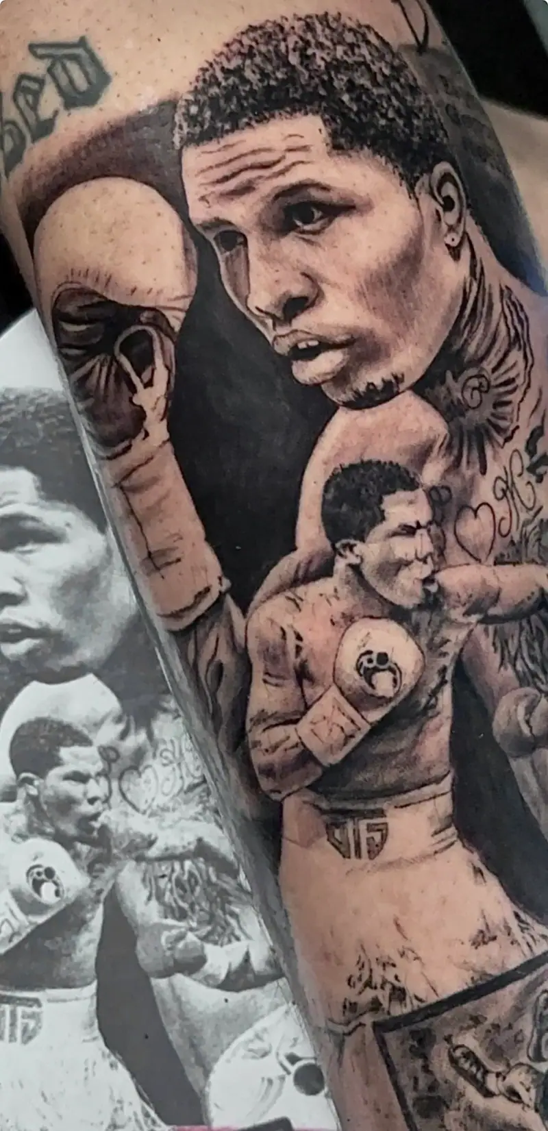 Tatuaje retrato de boxeador con escenas de combate