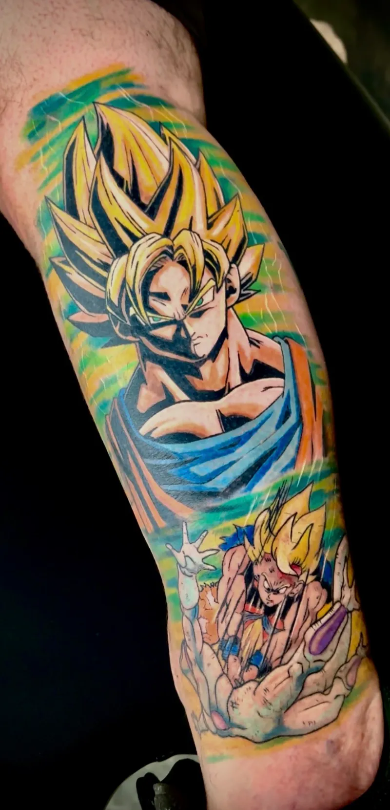 Tatuaje a color estilo anime Dragon Ball con retrato y aura eléctrica